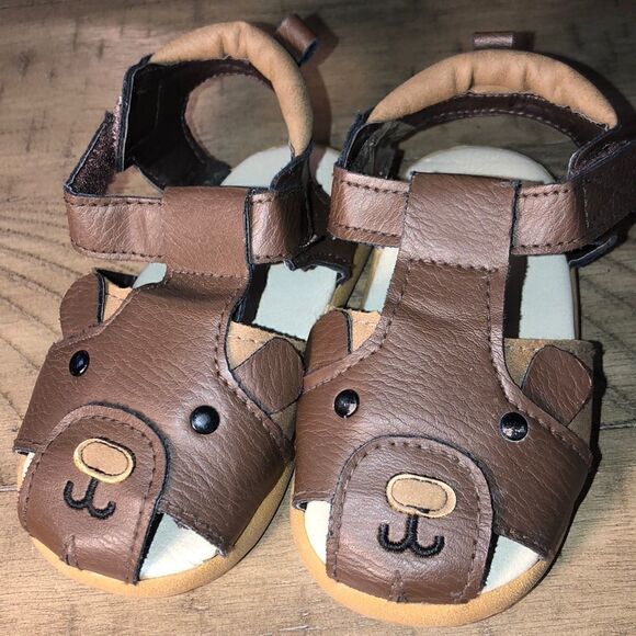 Baby bear 🐻 gripper Sandals by H&M. Velcro straps secure foot 🦶 - Picture 1 of 7